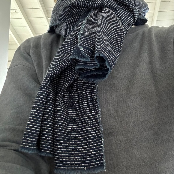 American Colors scarf by Alex Lehr.100% Organic cotton. Indigo/white - Picture 3 of 4